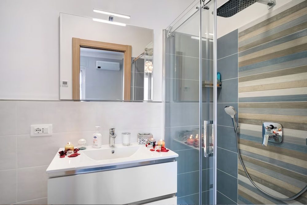 Bagno con doccia di Glamour 1